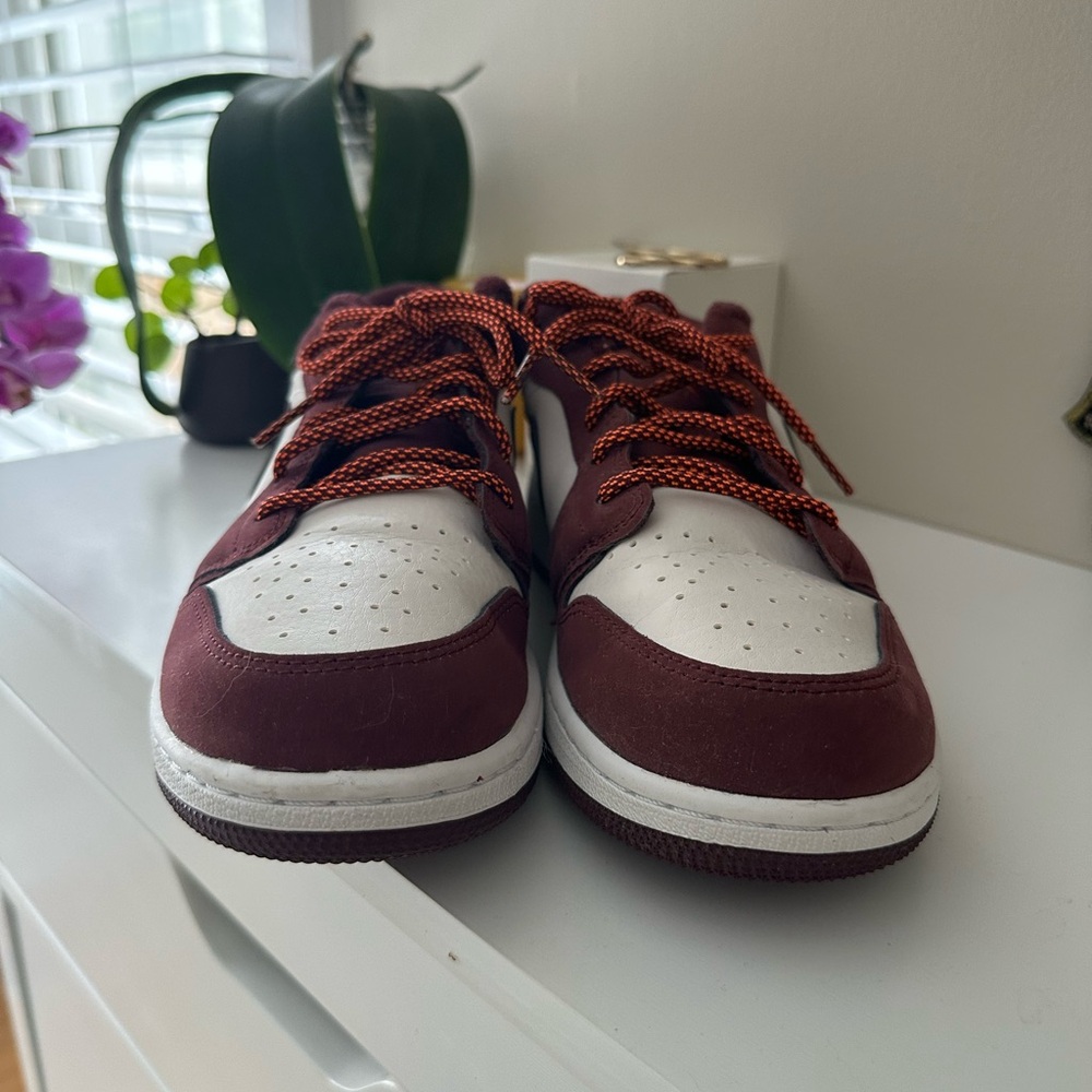 Kids Jordan 1 Low - Maroon and White Suede-Sneakers